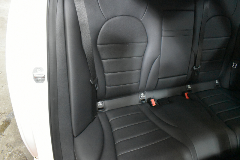 メルセデスベンツ Cクラス C180  ﾛｰﾚｳｽｴﾃﾞｨｼｮﾝ 特別仕様車 MEｺﾈｸﾄ ﾀﾞｲﾔﾓﾝﾄﾞﾎﾜｲﾄ ﾋｰﾀｰ黒革 ﾚｰﾀﾞｰｾｰﾌﾃｨP ﾃﾞｨｽﾄﾛ BSM Lｷｰﾌﾟ AMGｴｱﾛ18AW ｷｰﾚｽGO PTS LEDﾍｯﾄﾞﾗｲﾄ 地ﾃﾞｼﾞﾅﾋﾞ Bｶﾒﾗ Bluetoothｵｰﾃﾞｨｵ 2年保証