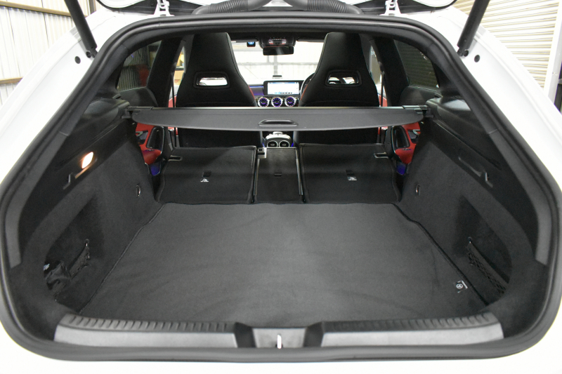 メルセデスベンツ CLAクラス CLA200d ｼｭｰﾃｨﾝｸﾞﾌﾞﾚｰｸ AMGﾗｲﾝP AMGﾚｻﾞｰｴｸｽｸﾙｰｼﾌﾞ ｱﾄﾞﾊﾞﾝｽﾄﾞ ﾚｰﾀﾞｰSP ﾊﾟﾉﾗﾏｻﾝR ﾋｰﾀｰ赤黒革 ﾃﾞｨｽﾄﾛ BSM Lﾁｪﾝｼﾞ AMGｴｱﾛ18AW ｷｰﾚｽGO PTS  HUD 対話式ﾅﾋﾞ 360ｶﾒﾗ 2年保証