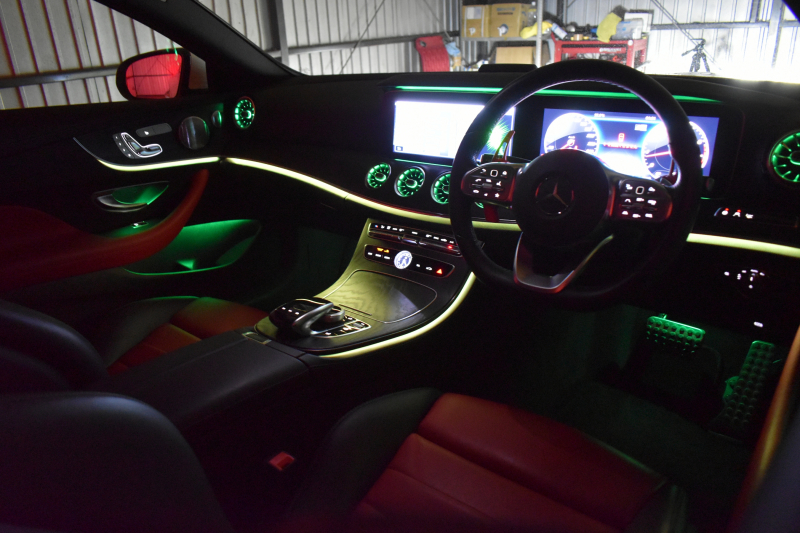 メルセデスベンツ Eクラス E200 ｸｰﾍﾟ ｽﾎﾟｰﾂ ﾚｻﾞｰP ﾚｰﾀﾞｰｾｰﾌﾃｨP  ﾊﾟﾉﾗﾏｻﾝﾙｰﾌ ﾋｰﾀｰ赤黒革 ﾃﾞｨｽﾄﾛ BSM Lﾁｪﾝｼﾞ AMGｴｱﾛ19AW ｷｰﾚｽGO ﾊﾟｰｸﾄﾛ HUD ﾌﾞﾙﾒS ﾏﾙﾁｶﾗｰｱﾝﾋﾞｴﾝﾄ 純正ﾅﾋﾞ 360ｶﾒﾗ 2年保証