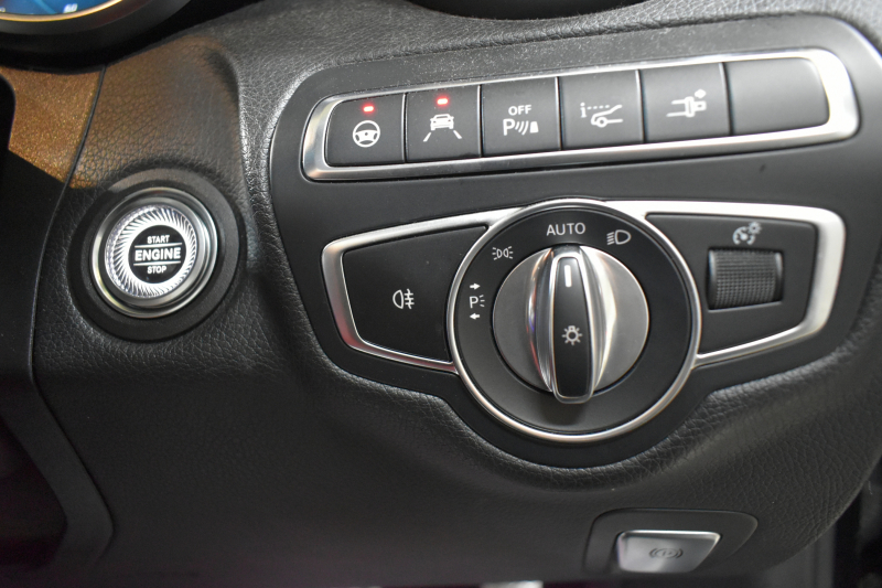 AMG Cクラス C43 4M ｸｰﾍﾟ ﾚｰﾀﾞｰｾｰﾌﾃｨP 後期 390馬力 MEｺﾈｸﾄ 右H ﾊﾟﾉﾗﾏｻﾝﾙｰﾌ ﾋｰﾀｰ赤革 ﾃﾞｨｽﾄﾛ BSM Lﾁｪﾝｼﾞ AMGｴｱﾛ19AW ｷｰGO PTS ﾌｯﾄﾄﾗﾝｸ ﾌﾞﾙﾒｽﾀｰ 液晶ﾒｰﾀｰ 地ﾃﾞｼﾞBｶﾒ 2年保証