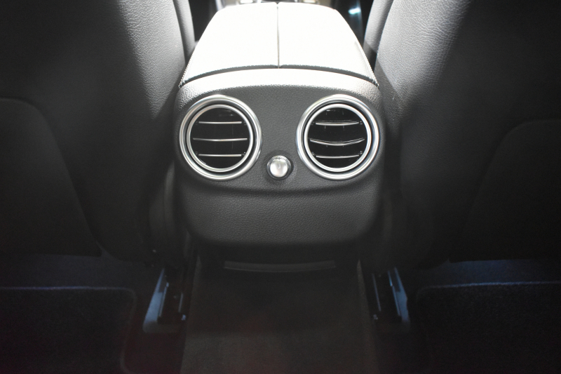 メルセデスベンツ Cクラス C200ﾜｺﾞﾝ AVG AMGﾗｲﾝ ﾊﾟﾉﾗﾏｻﾝﾙｰﾌ ﾚｰﾀﾞｰSP 後期型 ﾐｰｺﾈｸﾄ ﾃﾞｨｽﾄﾛ ﾚｰﾝﾁｪﾝｼﾞｱｼｽﾄ ﾌﾞﾗｲﾝﾄﾞS  ﾋｰﾀｰ黒革 AMGｴｱﾛ18AW ｷｰﾚｽGo PTS 電動Rｹﾞｰﾄ 地ﾃﾞｼﾞBｶﾒﾗ 2年保証