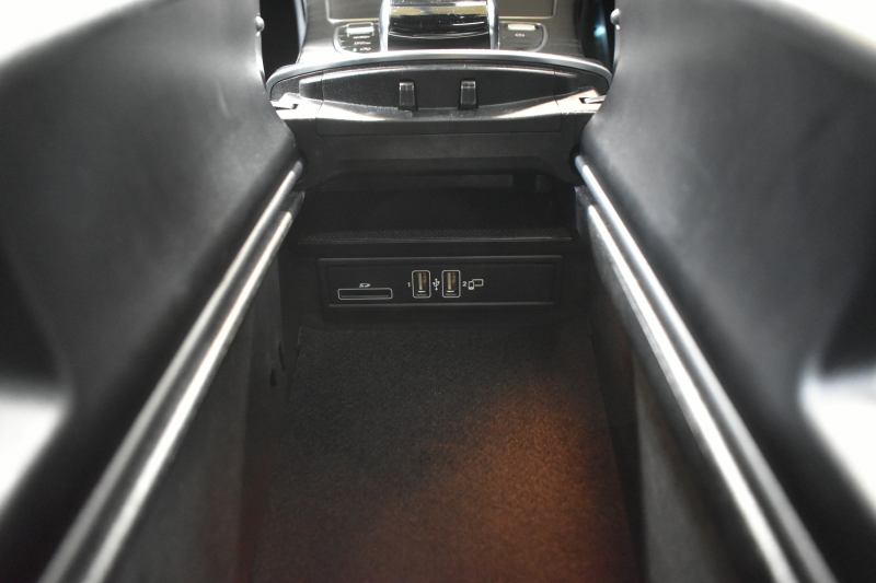 メルセデスベンツ Cクラス C200ﾜｺﾞﾝ AVG AMGﾗｲﾝ ﾊﾟﾉﾗﾏｻﾝﾙｰﾌ ﾚｰﾀﾞｰSP 後期型 ﾐｰｺﾈｸﾄ ﾃﾞｨｽﾄﾛ ﾚｰﾝﾁｪﾝｼﾞｱｼｽﾄ ﾌﾞﾗｲﾝﾄﾞS  ﾋｰﾀｰ黒革 AMGｴｱﾛ18AW ｷｰﾚｽGo PTS 電動Rｹﾞｰﾄ 地ﾃﾞｼﾞBｶﾒﾗ 2年保証