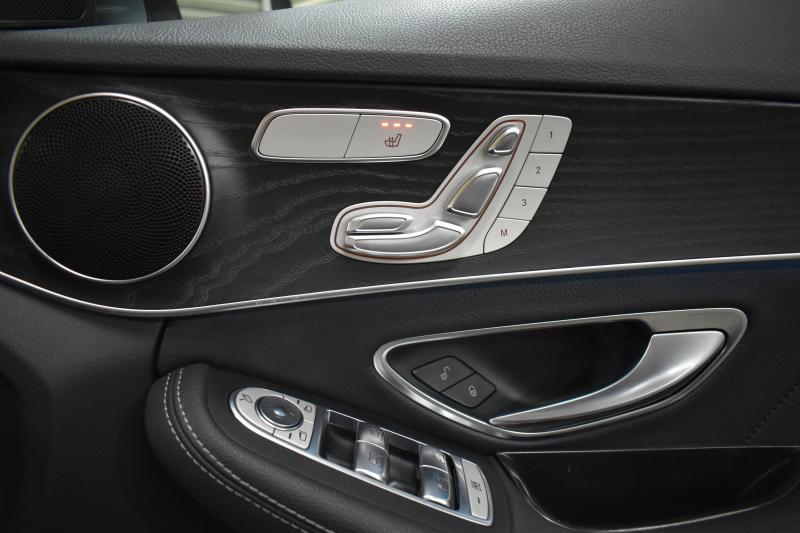 メルセデスベンツ Cクラス C200ﾜｺﾞﾝ AVG AMGﾗｲﾝ ﾊﾟﾉﾗﾏｻﾝﾙｰﾌ ﾚｰﾀﾞｰSP 後期型 ﾐｰｺﾈｸﾄ ﾃﾞｨｽﾄﾛ ﾚｰﾝﾁｪﾝｼﾞｱｼｽﾄ ﾌﾞﾗｲﾝﾄﾞS  ﾋｰﾀｰ黒革 AMGｴｱﾛ18AW ｷｰﾚｽGo PTS 電動Rｹﾞｰﾄ 地ﾃﾞｼﾞBｶﾒﾗ 2年保証