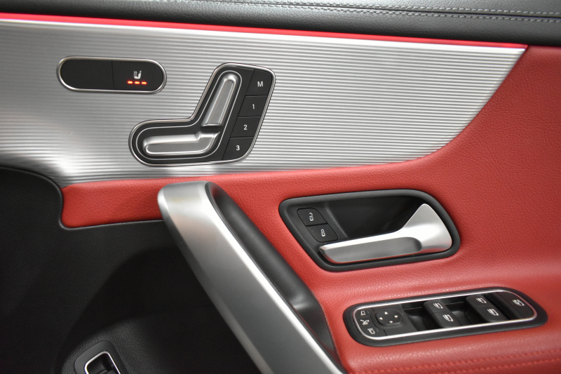 メルセデスベンツ Aクラス A180ｾﾀﾞﾝ ｽﾀｲﾙ AMGﾗｲﾝ AMGﾚｻﾞｰｴｸｽｸﾙｰｼﾌﾞ ｱﾄﾞﾊﾞﾝｽﾄﾞP ﾚｰﾀﾞｰSP 1ｵｰﾅｰ ﾊﾟﾉﾗﾏｻﾝR ﾋｰﾀｰ赤黒革 ﾃﾞｨｽﾄﾛ BSM Lﾁｪﾝｼﾞ AMGｴｱﾛ18AW ｷｰﾚｽGO PTS  HUD 対話式ﾅﾋﾞ 360ｶﾒﾗ 2年保証