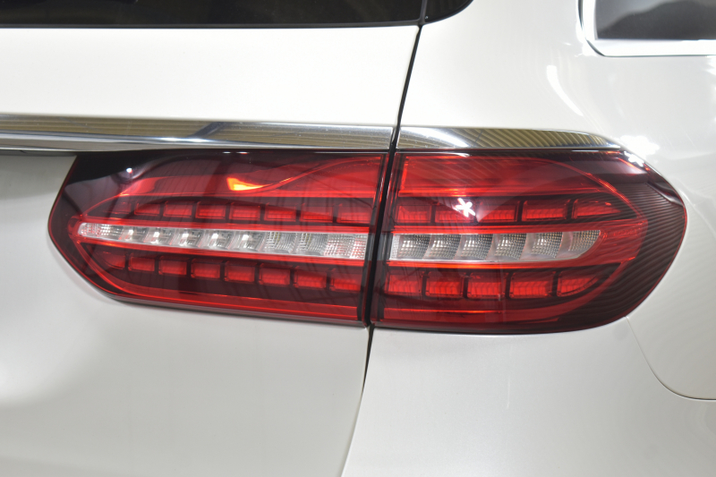 メルセデスベンツ Eクラス E220dﾜｺﾞﾝ ｽﾎﾟｰﾂ ｴｸｽｸﾙｰｼﾌﾞP AMGﾗｲﾝｲﾝﾃﾘｱP ﾚｰﾀﾞｰｾｰﾌﾃｨP 後期型 ﾊﾟﾉﾗﾏｻﾝﾙｰﾌ 全席ﾋｰﾀｰ黒革 ﾌﾞﾙﾒｽﾀｰ HUD ﾃﾞｨｽﾄﾛ BSM Lﾁｪﾝｼﾞ AMGｴｱﾛ19AW MBUXﾅﾋﾞTV 360ｶﾒﾗ ｷｰﾚｽｺﾞｰ  ﾏﾙﾁｶﾗｰｱﾝﾋﾞｴﾝﾄ 2年保証