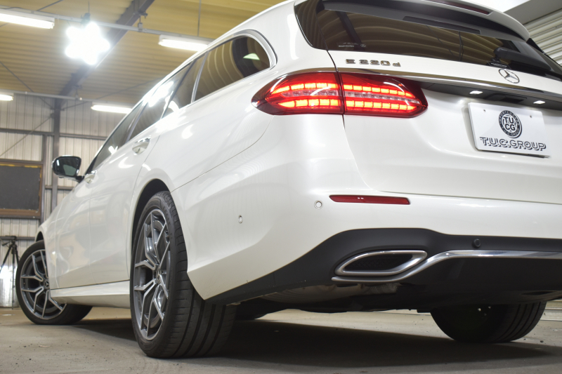 メルセデスベンツ Eクラス E220dﾜｺﾞﾝ ｽﾎﾟｰﾂ ｴｸｽｸﾙｰｼﾌﾞP AMGﾗｲﾝｲﾝﾃﾘｱP ﾚｰﾀﾞｰｾｰﾌﾃｨP 後期型 ﾊﾟﾉﾗﾏｻﾝﾙｰﾌ 全席ﾋｰﾀｰ黒革 ﾌﾞﾙﾒｽﾀｰ HUD ﾃﾞｨｽﾄﾛ BSM Lﾁｪﾝｼﾞ AMGｴｱﾛ19AW MBUXﾅﾋﾞTV 360ｶﾒﾗ ｷｰﾚｽｺﾞｰ  ﾏﾙﾁｶﾗｰｱﾝﾋﾞｴﾝﾄ 2年保証