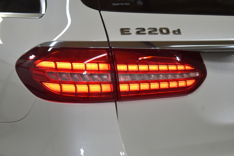 メルセデスベンツ Eクラス E220dﾜｺﾞﾝ ｽﾎﾟｰﾂ ｴｸｽｸﾙｰｼﾌﾞP AMGﾗｲﾝｲﾝﾃﾘｱP ﾚｰﾀﾞｰｾｰﾌﾃｨP 後期型 ﾊﾟﾉﾗﾏｻﾝﾙｰﾌ 全席ﾋｰﾀｰ黒革 ﾌﾞﾙﾒｽﾀｰ HUD ﾃﾞｨｽﾄﾛ BSM Lﾁｪﾝｼﾞ AMGｴｱﾛ19AW MBUXﾅﾋﾞTV 360ｶﾒﾗ ｷｰﾚｽｺﾞｰ  ﾏﾙﾁｶﾗｰｱﾝﾋﾞｴﾝﾄ 2年保証
