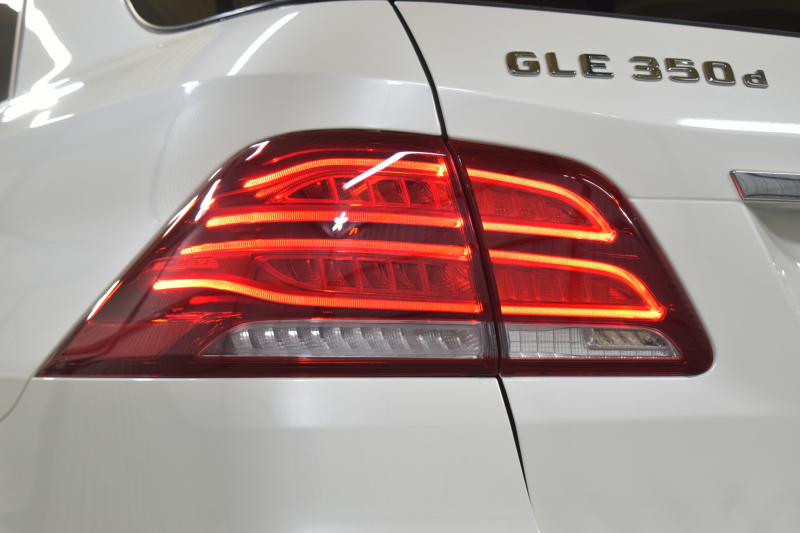 メルセデスベンツ GLE GLE350d 4ﾏﾁｯｸ ｽﾎﾟｰﾂ ﾚｰﾀﾞｰP 3.0ℓV型6気筒ﾀｰﾎﾞ 全席ﾋｰﾀｰ黒革 ﾊﾟﾉﾗﾏｻﾝﾙｰﾌ ﾊｰﾏﾝｶｰﾄﾞﾝ ﾃﾞｨｽﾄﾛ ﾌﾞﾗｲﾝﾄﾞｽﾎﾟｯﾄ ﾚｰﾝｷｰﾌﾟ AMGｴｱﾛ20AW ｻｲﾄﾞﾗﾝﾆﾝｸﾞﾎﾞｰﾄﾞ地ﾃﾞｼﾞﾅﾋﾞ360ｶﾒﾗ ﾊﾟｰｸﾄﾛ 2年保証