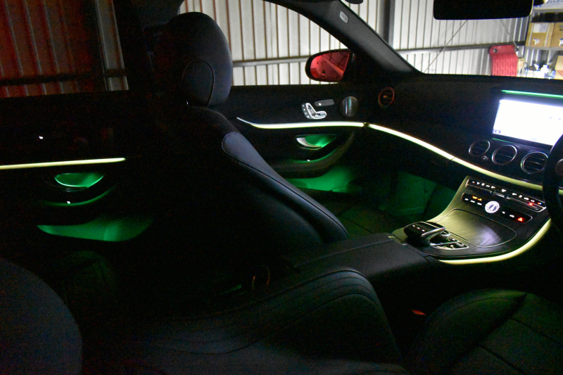 メルセデスベンツ Eクラス E350e AVG ｽﾎﾟｰﾂ ｴｸｽｸﾙｰｼﾌﾞP ﾚｰﾀﾞｰｾｰﾌﾃｨP PHV ﾊﾟﾉﾗﾏｻﾝﾙｰﾌ 全席ﾋｰﾀｰ黒革 ﾃﾞｨｽﾄﾛ ﾚｰﾝﾁｪﾝｼﾞ ﾌﾞﾗｲﾝﾄﾞｽﾎﾟｯﾄ AMGｴｱﾛ19AW ｷｰGO PTS ﾌｯﾄｹﾞｰﾄ ﾌﾞﾙﾒｽﾀｰ 地デジ360ｶﾒ 2年保証