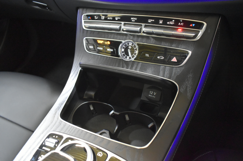 メルセデスベンツ Eクラス E350e AVG ｽﾎﾟｰﾂ ｴｸｽｸﾙｰｼﾌﾞP ﾚｰﾀﾞｰｾｰﾌﾃｨP PHV ﾊﾟﾉﾗﾏｻﾝﾙｰﾌ 全席ﾋｰﾀｰ黒革 ﾃﾞｨｽﾄﾛ ﾚｰﾝﾁｪﾝｼﾞ ﾌﾞﾗｲﾝﾄﾞｽﾎﾟｯﾄ AMGｴｱﾛ19AW ｷｰGO PTS ﾌｯﾄｹﾞｰﾄ ﾌﾞﾙﾒｽﾀｰ 地デジ360ｶﾒ 2年保証