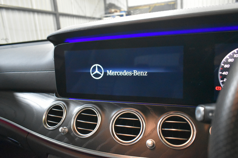 メルセデスベンツ Eクラス E350e AVG ｽﾎﾟｰﾂ ｴｸｽｸﾙｰｼﾌﾞP ﾚｰﾀﾞｰｾｰﾌﾃｨP PHV ﾊﾟﾉﾗﾏｻﾝﾙｰﾌ 全席ﾋｰﾀｰ黒革 ﾃﾞｨｽﾄﾛ ﾚｰﾝﾁｪﾝｼﾞ ﾌﾞﾗｲﾝﾄﾞｽﾎﾟｯﾄ AMGｴｱﾛ19AW ｷｰGO PTS ﾌｯﾄｹﾞｰﾄ ﾌﾞﾙﾒｽﾀｰ 地デジ360ｶﾒ 2年保証