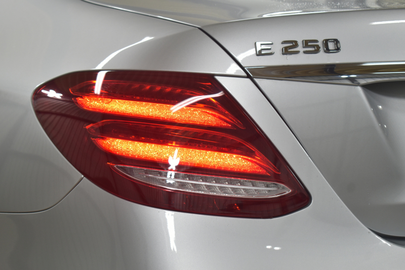 メルセデスベンツ Eクラス E250 AVG ｽﾎﾟｰﾂ ﾚｻﾞｰPKG ﾚｰﾀﾞｰSP MEｺﾈｸﾄ 全席ﾋｰﾀｰ黒革 ﾃﾞｨｽﾄﾛ Lﾁｪﾝｼﾞ AMGｴｱﾛ19AW ｷｰGO ﾌｯﾄｹﾞｰﾄ ﾌﾞﾙﾒｽﾀｰ 地ﾃﾞｼﾞ360ｶﾒﾗ 2年保証