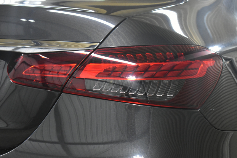 メルセデスベンツ Eクラス E200 ｽﾎﾟｰﾂ ｴｸｽｸﾙｰｼﾌﾞAMGﾗｲﾝｲﾝﾃﾘｱP ﾚｰﾀﾞｰｾｰﾌﾃｨP 後期型 ﾊﾟﾉﾗﾏｻﾝﾙｰﾌ ﾌﾞﾙﾒS MEｺﾈｸﾄ 全席ﾋｰﾀｰ黒革 ﾃﾞｨｽﾄﾛ BSM Lﾁｪﾝｼﾞ AMGｴｱﾛ19AW ｷｰﾚｽGO ﾊﾟｰｸﾄﾛ HUD  ﾏﾙﾁｶﾗｰｱﾝﾋﾞｴﾝﾄ 対話式ﾅﾋﾞ 360ｶﾒﾗ 2年保証