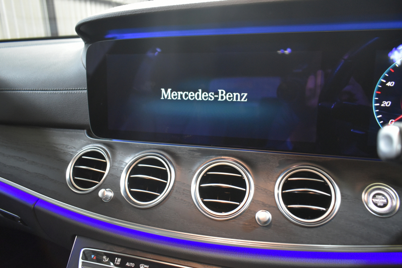 メルセデスベンツ Eクラス E200 ｽﾎﾟｰﾂ ｴｸｽｸﾙｰｼﾌﾞAMGﾗｲﾝｲﾝﾃﾘｱP ﾚｰﾀﾞｰｾｰﾌﾃｨP 後期型 ﾊﾟﾉﾗﾏｻﾝﾙｰﾌ ﾌﾞﾙﾒS MEｺﾈｸﾄ 全席ﾋｰﾀｰ黒革 ﾃﾞｨｽﾄﾛ BSM Lﾁｪﾝｼﾞ AMGｴｱﾛ19AW ｷｰﾚｽGO ﾊﾟｰｸﾄﾛ HUD  ﾏﾙﾁｶﾗｰｱﾝﾋﾞｴﾝﾄ 対話式ﾅﾋﾞ 360ｶﾒﾗ 2年保証