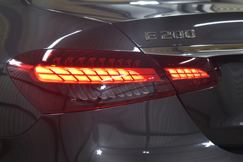 メルセデスベンツ Eクラス E200 ｽﾎﾟｰﾂ ｴｸｽｸﾙｰｼﾌﾞAMGﾗｲﾝｲﾝﾃﾘｱP ﾚｰﾀﾞｰｾｰﾌﾃｨP 後期型 ﾊﾟﾉﾗﾏｻﾝﾙｰﾌ ﾌﾞﾙﾒS MEｺﾈｸﾄ 全席ﾋｰﾀｰ黒革 ﾃﾞｨｽﾄﾛ BSM Lﾁｪﾝｼﾞ AMGｴｱﾛ19AW ｷｰﾚｽGO ﾊﾟｰｸﾄﾛ HUD  ﾏﾙﾁｶﾗｰｱﾝﾋﾞｴﾝﾄ 対話式ﾅﾋﾞ 360ｶﾒﾗ 2年保証