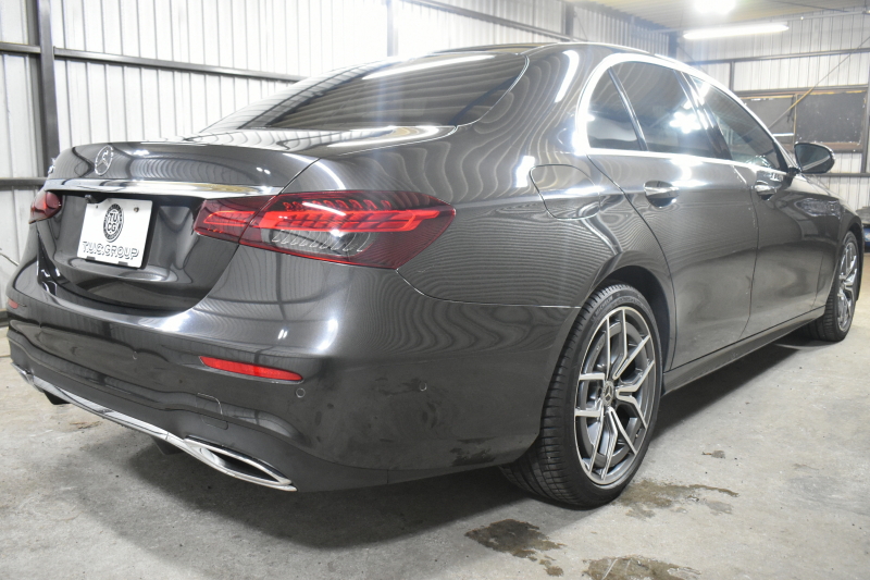 メルセデスベンツ Eクラス E200 ｽﾎﾟｰﾂ ｴｸｽｸﾙｰｼﾌﾞAMGﾗｲﾝｲﾝﾃﾘｱP ﾚｰﾀﾞｰｾｰﾌﾃｨP 後期型 ﾊﾟﾉﾗﾏｻﾝﾙｰﾌ ﾌﾞﾙﾒS MEｺﾈｸﾄ 全席ﾋｰﾀｰ黒革 ﾃﾞｨｽﾄﾛ BSM Lﾁｪﾝｼﾞ AMGｴｱﾛ19AW ｷｰﾚｽGO ﾊﾟｰｸﾄﾛ HUD  ﾏﾙﾁｶﾗｰｱﾝﾋﾞｴﾝﾄ 対話式ﾅﾋﾞ 360ｶﾒﾗ 2年保証