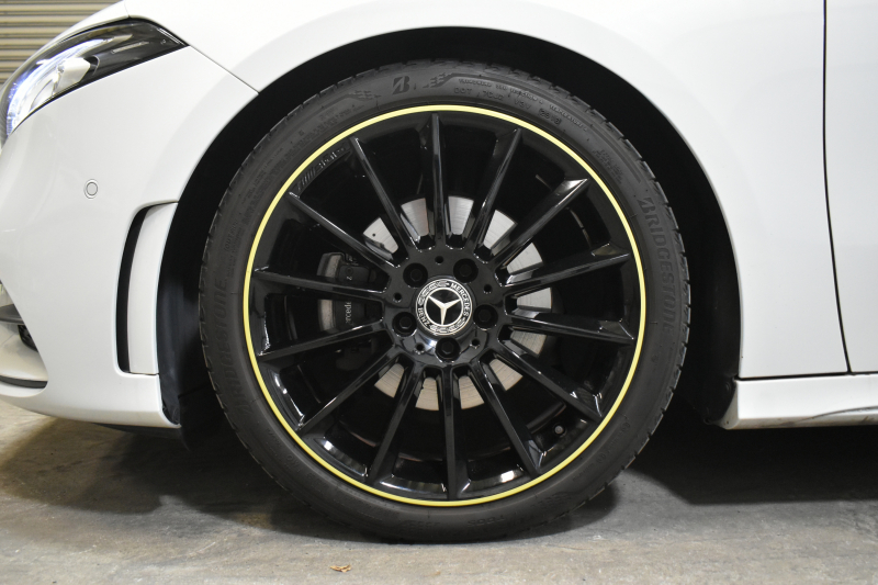 メルセデスベンツ Aクラス A180 Edition1 ﾚｰﾀﾞｰSP 限定150台 MEｺﾈｸﾄ MBUXｼｽﾃﾑ Edition1専用内装 ﾃﾞｨｽﾄﾛ BSM Lﾁｪﾝｼﾞ AMGｴｱﾛ19AW ﾏﾙﾁLED ｷｰGO PTS HUD 10.25ｲﾝﾁｺｯｸﾋﾟｯﾄﾃﾞｨｽﾌﾟﾚｲ 対話式ﾅﾋﾞTV 360ｶﾒﾗ 2年保証