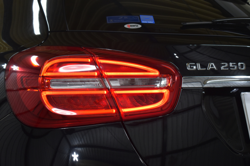 メルセデスベンツ GLA GLA250 4ﾏﾁｯｸ ﾚｻﾞｰｴｸｽｸﾙｰｼﾌﾞ ﾊﾞﾘｭｰPﾌﾟﾗｽ ﾚｰﾀﾞｰSP ﾋｰﾀｰ黒革 ﾃﾞｨｽﾄﾛﾆｯｸﾌﾟﾗｽ ﾌﾞﾗｲﾝﾄﾞｽﾎﾟｯﾄ  電動Rｹﾞｰﾄ ﾊﾟｰｸﾄﾛ harman/kardon ｷｾﾉﾝ 地ﾃﾞｼﾞBｶﾒﾗ 2年保証