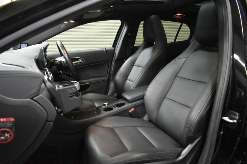 メルセデスベンツ GLA GLA250 4ﾏﾁｯｸ ﾚｻﾞｰｴｸｽｸﾙｰｼﾌﾞ ﾊﾞﾘｭｰPﾌﾟﾗｽ ﾚｰﾀﾞｰSP ﾋｰﾀｰ黒革 ﾃﾞｨｽﾄﾛﾆｯｸﾌﾟﾗｽ ﾌﾞﾗｲﾝﾄﾞｽﾎﾟｯﾄ  電動Rｹﾞｰﾄ ﾊﾟｰｸﾄﾛ harman/kardon ｷｾﾉﾝ 地ﾃﾞｼﾞBｶﾒﾗ 2年保証
