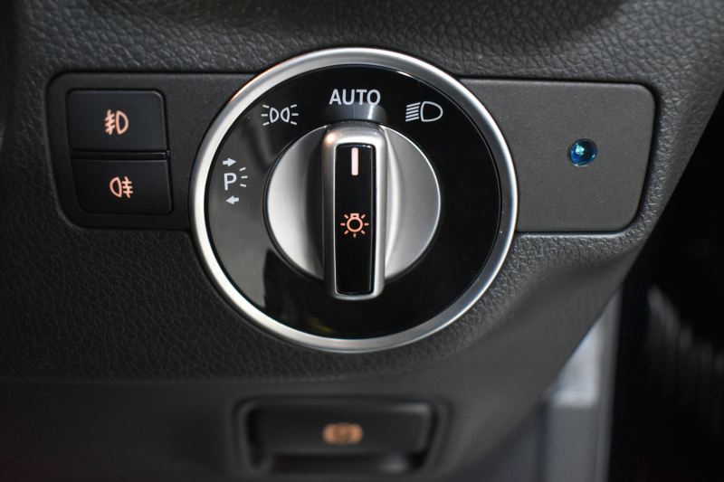 メルセデスベンツ GLA GLA250 4ﾏﾁｯｸ ﾚｻﾞｰｴｸｽｸﾙｰｼﾌﾞ ﾊﾞﾘｭｰPﾌﾟﾗｽ ﾚｰﾀﾞｰSP ﾋｰﾀｰ黒革 ﾃﾞｨｽﾄﾛﾆｯｸﾌﾟﾗｽ ﾌﾞﾗｲﾝﾄﾞｽﾎﾟｯﾄ  電動Rｹﾞｰﾄ ﾊﾟｰｸﾄﾛ harman/kardon ｷｾﾉﾝ 地ﾃﾞｼﾞBｶﾒﾗ 2年保証