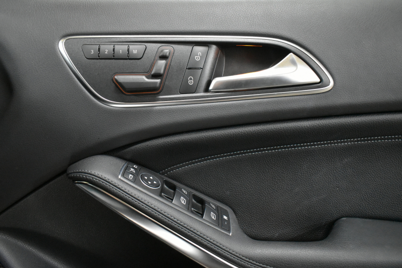 メルセデスベンツ GLA GLA250 4ﾏﾁｯｸ ﾚｻﾞｰｴｸｽｸﾙｰｼﾌﾞ ﾊﾞﾘｭｰPﾌﾟﾗｽ ﾚｰﾀﾞｰSP ﾋｰﾀｰ黒革 ﾃﾞｨｽﾄﾛﾆｯｸﾌﾟﾗｽ ﾌﾞﾗｲﾝﾄﾞｽﾎﾟｯﾄ  電動Rｹﾞｰﾄ ﾊﾟｰｸﾄﾛ harman/kardon ｷｾﾉﾝ 地ﾃﾞｼﾞBｶﾒﾗ 2年保証