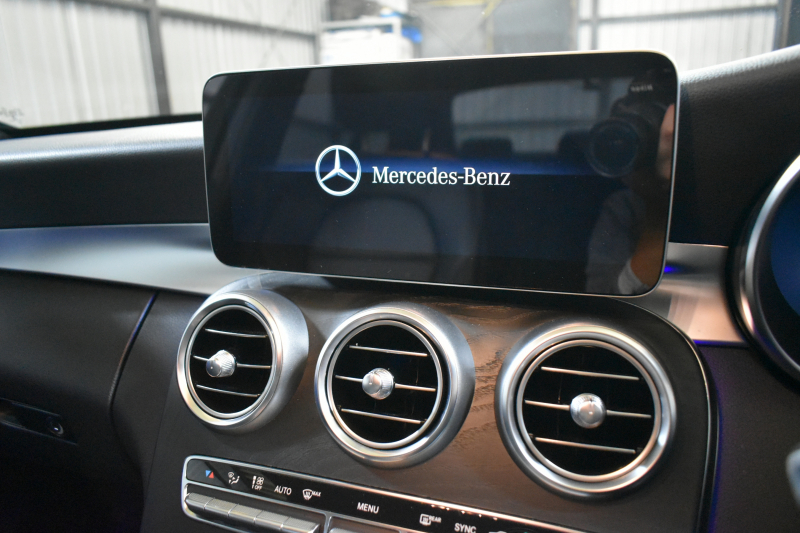 メルセデスベンツ Cクラス C200 ﾛｰﾚｳｽｴﾃﾞｨｼｮﾝ ﾚｰﾀﾞｰｾｰﾌﾃｨP 最終特別仕様 MEｺﾈ 9速 BSG搭載 HUD ﾋｰﾀｰ黒革 ﾃﾞｨｽﾄﾛ BSM Lｷｰﾌﾟ AMGｴｱﾛ18AW ｷｰﾚｽGo PTS 液晶ﾒｰﾀｰ  LEDﾍｯﾄﾞﾗｲﾄ 地ﾃﾞｼﾞﾅﾋﾞ Bｶﾒﾗ 2年保証