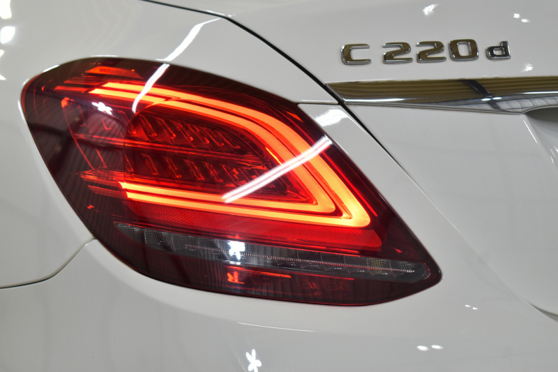 メルセデスベンツ Cクラス C220d ﾛｰﾚｳｽED 特別仕様 ｽﾎﾟｰﾂ+P ﾚｰﾀﾞｰｾｰﾌﾃｨP 後期 1ｵｰﾅｰ 194馬力 燃費18.9km MEｺﾈｸﾄ 9速 ﾋｰﾀｰ黒革 ﾌｯﾄﾄﾗﾝｸ HUD ﾃﾞｨｽﾄﾛ BSM Lﾁｪﾝｼﾞ 誤発進 AMGｴｱﾛ18AW ｷｰﾚｽGO ﾊﾟｰｸﾄﾛ LEDﾍｯﾄﾞﾗｲﾄ ﾏﾙﾁｱﾝﾋﾞｴﾝﾄ 地ﾃﾞｼﾞﾅﾋﾞ360ｶﾒﾗ 2年保証