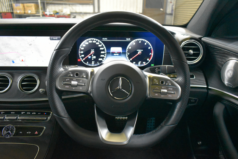 メルセデスベンツ Eクラス E300 AVG ｽﾎﾟｰﾂ ｴｸｽｸﾙｰｼﾌﾞ ﾚｰﾀﾞｰP  258馬力 MEｺﾈ ﾊﾟﾉﾗﾏｻﾝﾙｰﾌ 全席ﾋｰﾀｰ黒革 ﾃﾞｨｽﾄﾛ Lﾁｪﾝｼﾞ AMGｴｱﾛ19AW ｷｰGo ﾌｯﾄﾄﾗﾝｸ ﾌﾞﾙﾒS 地ﾃﾞｼﾞ360ｶﾒﾗ 2年保証