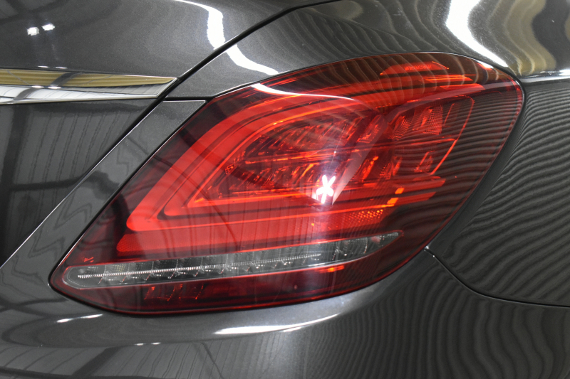 メルセデスベンツ Cクラス C220d ﾛｰﾚｳｽED 特別仕様 ﾚｰﾀﾞｰｾｰﾌﾃｨP 後期型 ﾃﾞｨｰｾﾞﾙﾀｰﾎﾞ194馬力 燃費18.9km MEｺﾈｸﾄ 9速 ﾋｰﾀｰ黒革 ﾌｯﾄﾄﾗﾝｸ HUD ﾃﾞｨｽﾄﾛ BSM Lﾁｪﾝｼﾞ 誤発進 AMGｴｱﾛ18AW ｷｰﾚｽGO ﾊﾟｰｸﾄﾛ LEDﾍｯﾄﾞﾗｲﾄ ﾏﾙﾁｱﾝﾋﾞｴﾝﾄ 地ﾃﾞｼﾞﾅﾋﾞﾊﾞｯｸｶﾒﾗ 2年保証