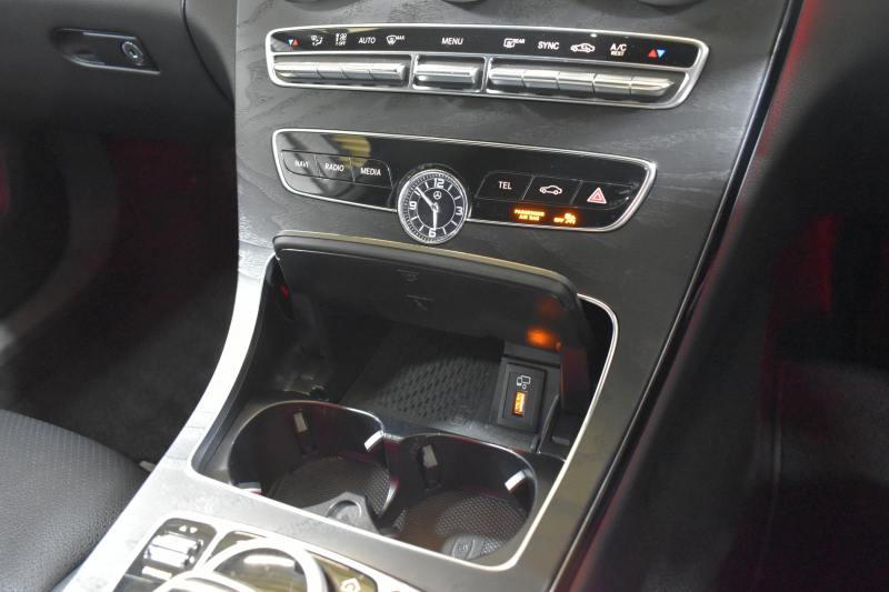メルセデスベンツ Cクラス C220d ﾛｰﾚｳｽED 特別仕様 ﾚｰﾀﾞｰｾｰﾌﾃｨP 後期型 ﾃﾞｨｰｾﾞﾙﾀｰﾎﾞ194馬力 燃費18.9km MEｺﾈｸﾄ 9速 ﾋｰﾀｰ黒革 ﾌｯﾄﾄﾗﾝｸ HUD ﾃﾞｨｽﾄﾛ BSM Lﾁｪﾝｼﾞ 誤発進 AMGｴｱﾛ18AW ｷｰﾚｽGO ﾊﾟｰｸﾄﾛ LEDﾍｯﾄﾞﾗｲﾄ ﾏﾙﾁｱﾝﾋﾞｴﾝﾄ 地ﾃﾞｼﾞﾅﾋﾞﾊﾞｯｸｶﾒﾗ 2年保証