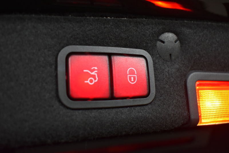 メルセデスベンツ Cクラス C220d ﾛｰﾚｳｽED 特別仕様 ﾚｰﾀﾞｰｾｰﾌﾃｨP 後期型 ﾃﾞｨｰｾﾞﾙﾀｰﾎﾞ194馬力 燃費18.9km MEｺﾈｸﾄ 9速 ﾋｰﾀｰ黒革 ﾌｯﾄﾄﾗﾝｸ HUD ﾃﾞｨｽﾄﾛ BSM Lﾁｪﾝｼﾞ 誤発進 AMGｴｱﾛ18AW ｷｰﾚｽGO ﾊﾟｰｸﾄﾛ LEDﾍｯﾄﾞﾗｲﾄ ﾏﾙﾁｱﾝﾋﾞｴﾝﾄ 地ﾃﾞｼﾞﾅﾋﾞﾊﾞｯｸｶﾒﾗ 2年保証