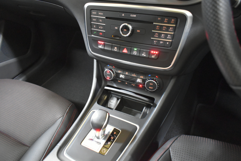 AMG CLAクラス CLA45 4ﾏﾁｯｸ ﾚｰﾀﾞｰｾｰﾌﾃｨP 高出力ｴﾝｼﾞﾝ360馬力 ﾊﾟﾉﾗﾏｻﾝﾙｰﾌ ﾋｰﾀｰ黒革 ﾃﾞｨｽﾄﾛﾆｯｸﾌﾟﾗｽ ﾌﾞﾗｲﾝﾄﾞｽﾎﾟｯﾄ AMGｴｱﾛ18AW 地ﾃﾞｼﾞ ﾊﾞｯｸｶﾒﾗ ﾊﾟｰｸﾄﾛﾆｯｸ 2年保証