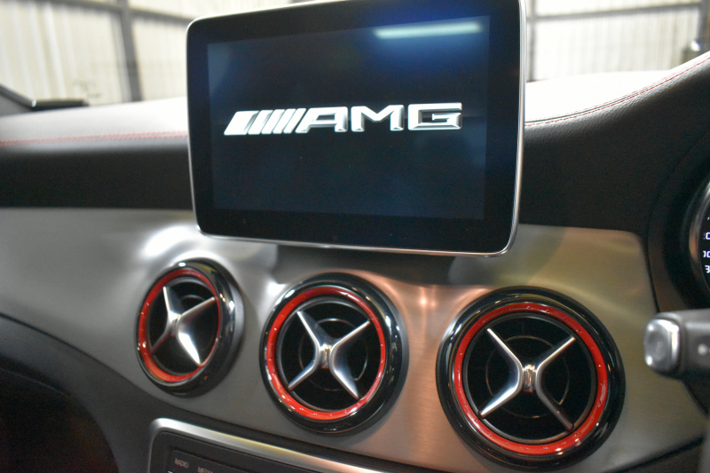 AMG CLAクラス CLA45 4ﾏﾁｯｸ ﾚｰﾀﾞｰｾｰﾌﾃｨP 高出力ｴﾝｼﾞﾝ360馬力 ﾊﾟﾉﾗﾏｻﾝﾙｰﾌ ﾋｰﾀｰ黒革 ﾃﾞｨｽﾄﾛﾆｯｸﾌﾟﾗｽ ﾌﾞﾗｲﾝﾄﾞｽﾎﾟｯﾄ AMGｴｱﾛ18AW 地ﾃﾞｼﾞ ﾊﾞｯｸｶﾒﾗ ﾊﾟｰｸﾄﾛﾆｯｸ 2年保証