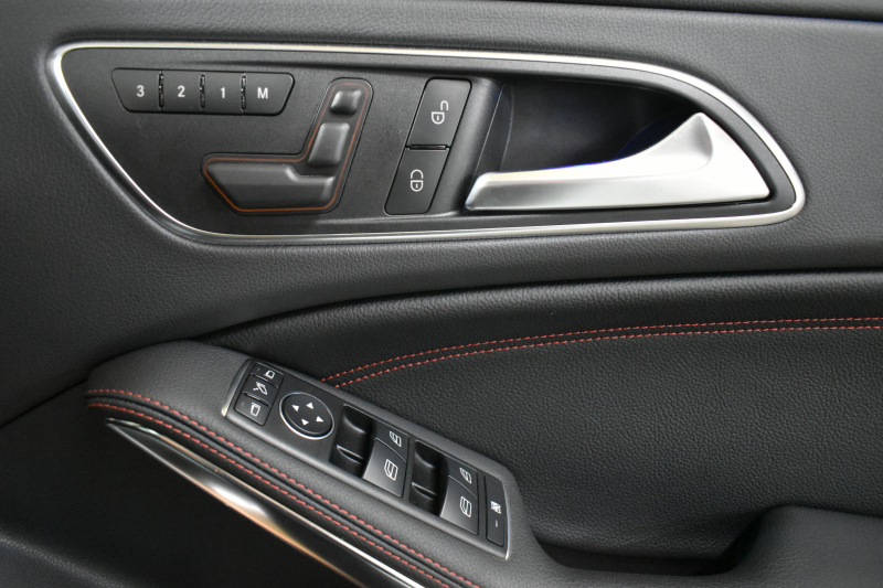 AMG CLAクラス CLA45 4ﾏﾁｯｸ ﾚｰﾀﾞｰｾｰﾌﾃｨP 高出力ｴﾝｼﾞﾝ360馬力 ﾊﾟﾉﾗﾏｻﾝﾙｰﾌ ﾋｰﾀｰ黒革 ﾃﾞｨｽﾄﾛﾆｯｸﾌﾟﾗｽ ﾌﾞﾗｲﾝﾄﾞｽﾎﾟｯﾄ AMGｴｱﾛ18AW 地ﾃﾞｼﾞ ﾊﾞｯｸｶﾒﾗ ﾊﾟｰｸﾄﾛﾆｯｸ 2年保証