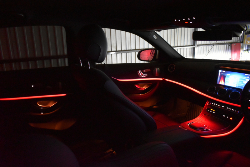 メルセデスベンツ Eクラス E200 ｽﾎﾟｰﾂ ｴｸｽｸﾙｰｼﾌﾞAMGﾗｲﾝｲﾝﾃﾘｱP ﾚｰﾀﾞｰｾｰﾌﾃｨP 後期型 MEｺﾈｸﾄ 燃費13.1KM 全席ﾋｰﾀｰ黒革 ﾃﾞｨｽﾄﾛ BSM Lﾁｪﾝｼﾞ AMGｴｱﾛ19AW ｷｰﾚｽGO ﾊﾟｰｸﾄﾛ HUD ﾌﾞﾙﾒS ﾏﾙﾁｶﾗｰｱﾝﾋﾞｴﾝﾄ 対話式ﾅﾋﾞ 360ｶﾒﾗ 2年保証