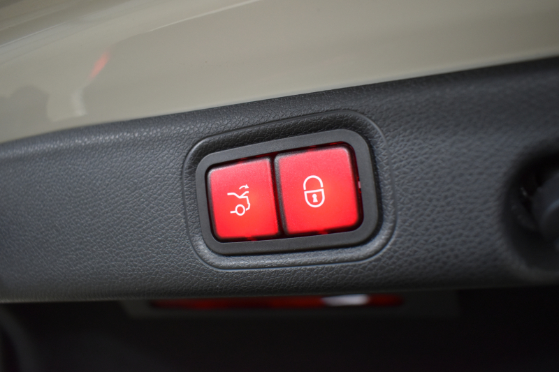 メルセデスベンツ Eクラス E200 ｽﾎﾟｰﾂ ｴｸｽｸﾙｰｼﾌﾞAMGﾗｲﾝｲﾝﾃﾘｱP ﾚｰﾀﾞｰｾｰﾌﾃｨP 後期型 MEｺﾈｸﾄ 燃費13.1KM 全席ﾋｰﾀｰ黒革 ﾃﾞｨｽﾄﾛ BSM Lﾁｪﾝｼﾞ AMGｴｱﾛ19AW ｷｰﾚｽGO ﾊﾟｰｸﾄﾛ HUD ﾌﾞﾙﾒS ﾏﾙﾁｶﾗｰｱﾝﾋﾞｴﾝﾄ 対話式ﾅﾋﾞ 360ｶﾒﾗ 2年保証