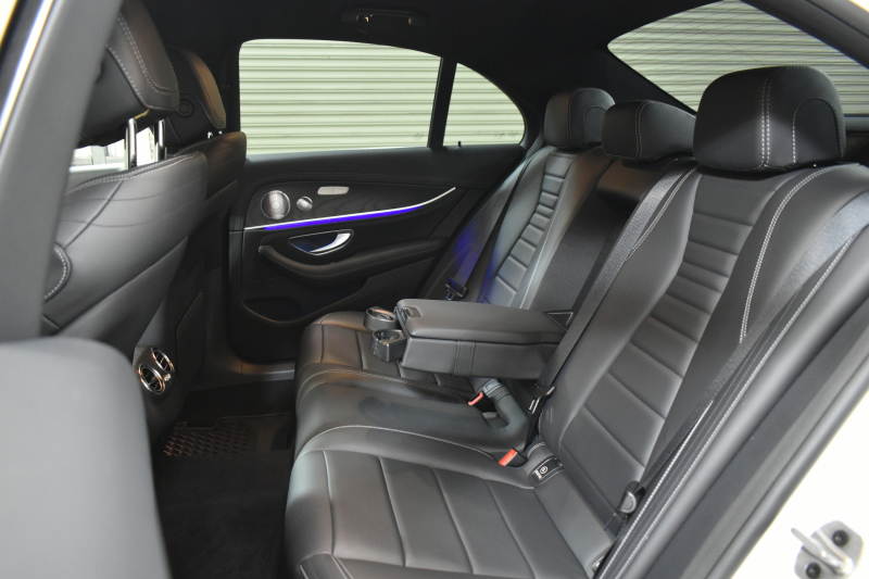 メルセデスベンツ Eクラス E200 ｽﾎﾟｰﾂ ｴｸｽｸﾙｰｼﾌﾞAMGﾗｲﾝｲﾝﾃﾘｱP ﾚｰﾀﾞｰｾｰﾌﾃｨP 後期型 MEｺﾈｸﾄ 燃費13.1KM 全席ﾋｰﾀｰ黒革 ﾃﾞｨｽﾄﾛ BSM Lﾁｪﾝｼﾞ AMGｴｱﾛ19AW ｷｰﾚｽGO ﾊﾟｰｸﾄﾛ HUD ﾌﾞﾙﾒS ﾏﾙﾁｶﾗｰｱﾝﾋﾞｴﾝﾄ 対話式ﾅﾋﾞ 360ｶﾒﾗ 2年保証