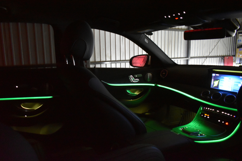 メルセデスベンツ Eクラス E200 ｽﾎﾟｰﾂ ｴｸｽｸﾙｰｼﾌﾞAMGﾗｲﾝｲﾝﾃﾘｱP ﾚｰﾀﾞｰｾｰﾌﾃｨP 後期型 MEｺﾈｸﾄ 燃費13.1KM 全席ﾋｰﾀｰ黒革 ﾃﾞｨｽﾄﾛ BSM Lﾁｪﾝｼﾞ AMGｴｱﾛ19AW ｷｰﾚｽGO ﾊﾟｰｸﾄﾛ HUD ﾌﾞﾙﾒS ﾏﾙﾁｶﾗｰｱﾝﾋﾞｴﾝﾄ 対話式ﾅﾋﾞ 360ｶﾒﾗ 2年保証