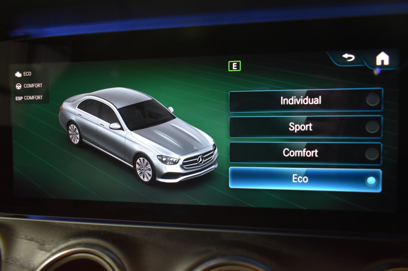 メルセデスベンツ Eクラス E200 ｽﾎﾟｰﾂ ｴｸｽｸﾙｰｼﾌﾞAMGﾗｲﾝｲﾝﾃﾘｱP ﾚｰﾀﾞｰｾｰﾌﾃｨP 後期型 MEｺﾈｸﾄ 燃費13.1KM 全席ﾋｰﾀｰ黒革 ﾃﾞｨｽﾄﾛ BSM Lﾁｪﾝｼﾞ AMGｴｱﾛ19AW ｷｰﾚｽGO ﾊﾟｰｸﾄﾛ HUD ﾌﾞﾙﾒS ﾏﾙﾁｶﾗｰｱﾝﾋﾞｴﾝﾄ 対話式ﾅﾋﾞ 360ｶﾒﾗ 2年保証