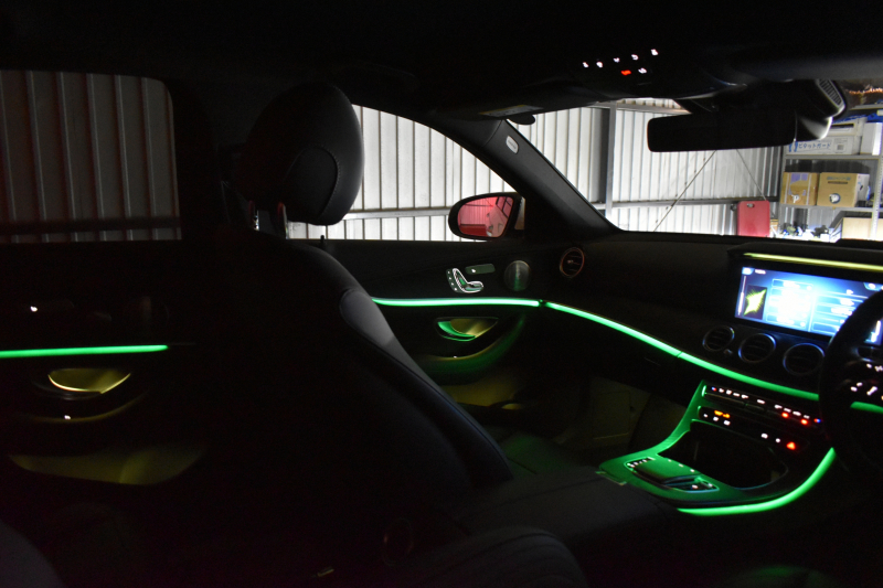 メルセデスベンツ Eクラス E200 ｽﾎﾟｰﾂ ｴｸｽｸﾙｰｼﾌﾞAMGﾗｲﾝｲﾝﾃﾘｱP ﾚｰﾀﾞｰｾｰﾌﾃｨP 後期型 MEｺﾈｸﾄ 燃費13.1KM 全席ﾋｰﾀｰ黒革 ﾃﾞｨｽﾄﾛ BSM Lﾁｪﾝｼﾞ AMGｴｱﾛ19AW ｷｰﾚｽGO ﾊﾟｰｸﾄﾛ HUD ﾌﾞﾙﾒS ﾏﾙﾁｶﾗｰｱﾝﾋﾞｴﾝﾄ 対話式ﾅﾋﾞ 360ｶﾒﾗ 2年保証