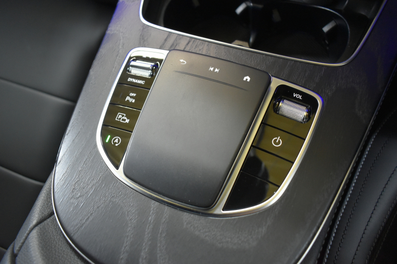 メルセデスベンツ Eクラス E200 ｽﾎﾟｰﾂ ｴｸｽｸﾙｰｼﾌﾞAMGﾗｲﾝｲﾝﾃﾘｱP ﾚｰﾀﾞｰｾｰﾌﾃｨP 後期型 MEｺﾈｸﾄ 燃費13.1KM 全席ﾋｰﾀｰ黒革 ﾃﾞｨｽﾄﾛ BSM Lﾁｪﾝｼﾞ AMGｴｱﾛ19AW ｷｰﾚｽGO ﾊﾟｰｸﾄﾛ HUD ﾌﾞﾙﾒS ﾏﾙﾁｶﾗｰｱﾝﾋﾞｴﾝﾄ 対話式ﾅﾋﾞ 360ｶﾒﾗ 2年保証