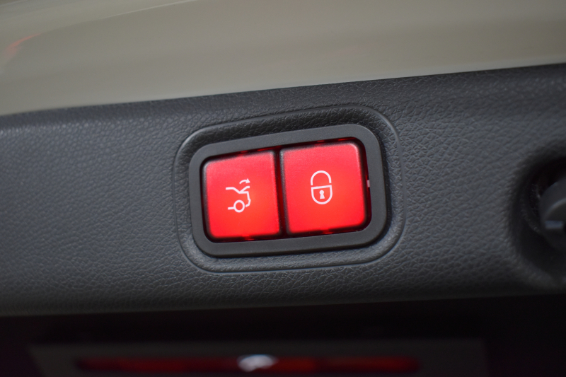 メルセデスベンツ Eクラス E200 ｽﾎﾟｰﾂ ｴｸｽｸﾙｰｼﾌﾞAMGﾗｲﾝｲﾝﾃﾘｱP ﾚｰﾀﾞｰｾｰﾌﾃｨP 後期型 MEｺﾈｸﾄ 燃費13.1KM 全席ﾋｰﾀｰ黒革 ﾃﾞｨｽﾄﾛ BSM Lﾁｪﾝｼﾞ AMGｴｱﾛ19AW ｷｰﾚｽGO ﾊﾟｰｸﾄﾛ HUD ﾌﾞﾙﾒS ﾏﾙﾁｶﾗｰｱﾝﾋﾞｴﾝﾄ 対話式ﾅﾋﾞ 360ｶﾒﾗ 2年保証