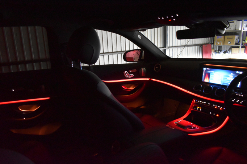 メルセデスベンツ Eクラス E200 ｽﾎﾟｰﾂ ｴｸｽｸﾙｰｼﾌﾞAMGﾗｲﾝｲﾝﾃﾘｱP ﾚｰﾀﾞｰｾｰﾌﾃｨP 後期型 MEｺﾈｸﾄ 燃費13.1KM 全席ﾋｰﾀｰ黒革 ﾃﾞｨｽﾄﾛ BSM Lﾁｪﾝｼﾞ AMGｴｱﾛ19AW ｷｰﾚｽGO ﾊﾟｰｸﾄﾛ HUD ﾌﾞﾙﾒS ﾏﾙﾁｶﾗｰｱﾝﾋﾞｴﾝﾄ 対話式ﾅﾋﾞ 360ｶﾒﾗ 2年保証