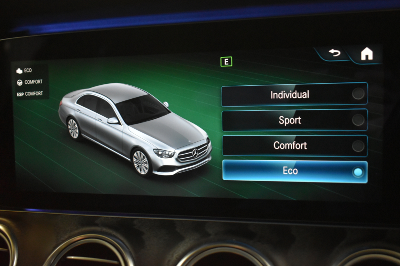 メルセデスベンツ Eクラス E200 ｽﾎﾟｰﾂ ｴｸｽｸﾙｰｼﾌﾞAMGﾗｲﾝｲﾝﾃﾘｱP ﾚｰﾀﾞｰｾｰﾌﾃｨP 後期型 MEｺﾈｸﾄ 燃費13.1KM 全席ﾋｰﾀｰ黒革 ﾃﾞｨｽﾄﾛ BSM Lﾁｪﾝｼﾞ AMGｴｱﾛ19AW ｷｰﾚｽGO ﾊﾟｰｸﾄﾛ HUD ﾌﾞﾙﾒS ﾏﾙﾁｶﾗｰｱﾝﾋﾞｴﾝﾄ 対話式ﾅﾋﾞ 360ｶﾒﾗ 2年保証