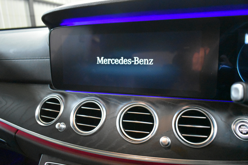 メルセデスベンツ Eクラス E200 ｽﾎﾟｰﾂ ｴｸｽｸﾙｰｼﾌﾞAMGﾗｲﾝｲﾝﾃﾘｱP ﾚｰﾀﾞｰｾｰﾌﾃｨP 1ｵｰﾅｰ 後期型 MEｺﾈｸﾄ 燃費13.1KM 全席ﾋｰﾀｰ黒革 ﾃﾞｨｽﾄﾛ BSM Lﾁｪﾝｼﾞ AMGｴｱﾛ19AW ｷｰﾚｽGO ﾊﾟｰｸﾄﾛ HUD ﾌﾞﾙﾒS ﾏﾙﾁｶﾗｰｱﾝﾋﾞｴﾝﾄ 対話式ﾅﾋﾞ 360ｶﾒﾗ 2年保証