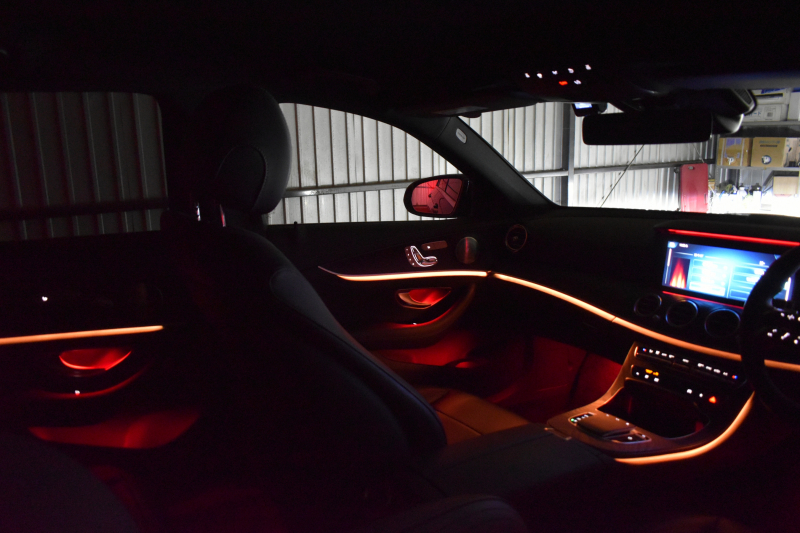 メルセデスベンツ Eクラス E200 ｽﾎﾟｰﾂ ｴｸｽｸﾙｰｼﾌﾞAMGﾗｲﾝｲﾝﾃﾘｱP ﾚｰﾀﾞｰｾｰﾌﾃｨP 1ｵｰﾅｰ 後期型 MEｺﾈｸﾄ 燃費13.1KM 全席ﾋｰﾀｰ黒革 ﾃﾞｨｽﾄﾛ BSM Lﾁｪﾝｼﾞ AMGｴｱﾛ19AW ｷｰﾚｽGO ﾊﾟｰｸﾄﾛ HUD ﾌﾞﾙﾒS ﾏﾙﾁｶﾗｰｱﾝﾋﾞｴﾝﾄ 対話式ﾅﾋﾞ 360ｶﾒﾗ 2年保証