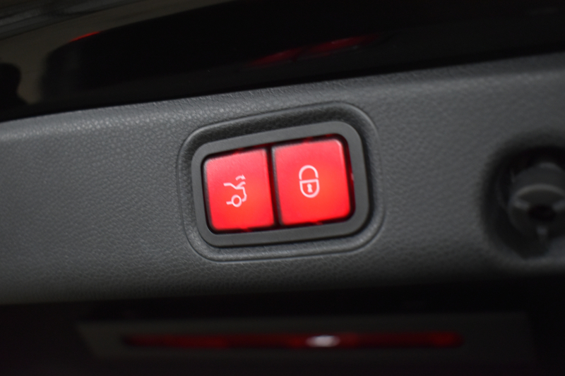 メルセデスベンツ Eクラス E200 ｽﾎﾟｰﾂ ｴｸｽｸﾙｰｼﾌﾞAMGﾗｲﾝｲﾝﾃﾘｱP ﾚｰﾀﾞｰｾｰﾌﾃｨP 1ｵｰﾅｰ 後期型 MEｺﾈｸﾄ 燃費13.1KM 全席ﾋｰﾀｰ黒革 ﾃﾞｨｽﾄﾛ BSM Lﾁｪﾝｼﾞ AMGｴｱﾛ19AW ｷｰﾚｽGO ﾊﾟｰｸﾄﾛ HUD ﾌﾞﾙﾒS ﾏﾙﾁｶﾗｰｱﾝﾋﾞｴﾝﾄ 対話式ﾅﾋﾞ 360ｶﾒﾗ 2年保証