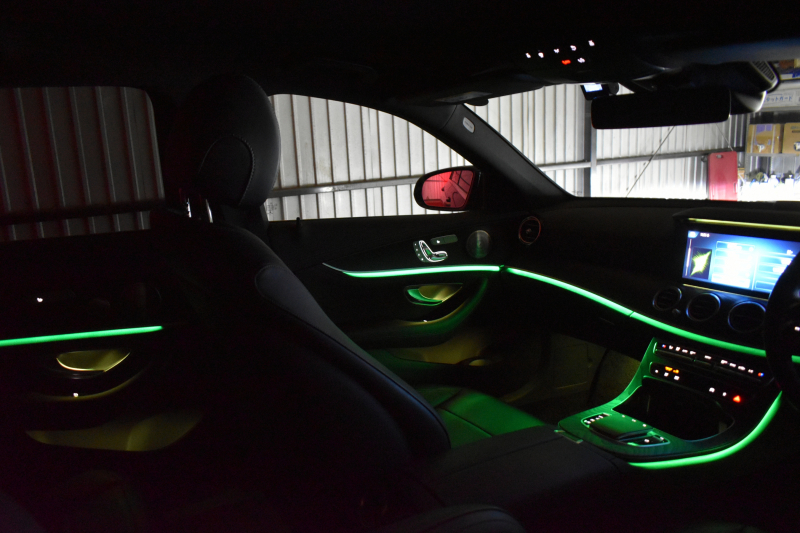 メルセデスベンツ Eクラス E200 ｽﾎﾟｰﾂ ｴｸｽｸﾙｰｼﾌﾞAMGﾗｲﾝｲﾝﾃﾘｱP ﾚｰﾀﾞｰｾｰﾌﾃｨP 1ｵｰﾅｰ 後期型 MEｺﾈｸﾄ 燃費13.1KM 全席ﾋｰﾀｰ黒革 ﾃﾞｨｽﾄﾛ BSM Lﾁｪﾝｼﾞ AMGｴｱﾛ19AW ｷｰﾚｽGO ﾊﾟｰｸﾄﾛ HUD ﾌﾞﾙﾒS ﾏﾙﾁｶﾗｰｱﾝﾋﾞｴﾝﾄ 対話式ﾅﾋﾞ 360ｶﾒﾗ 2年保証