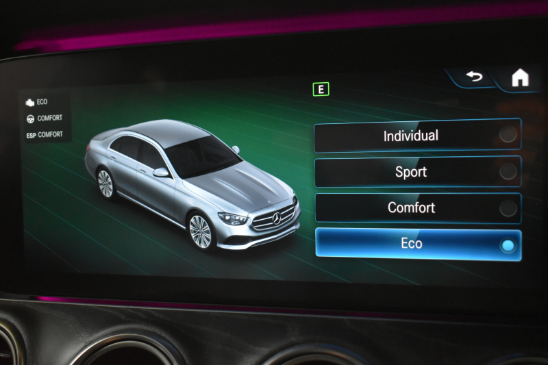 メルセデスベンツ Eクラス E200 ｽﾎﾟｰﾂ ｴｸｽｸﾙｰｼﾌﾞAMGﾗｲﾝｲﾝﾃﾘｱP ﾚｰﾀﾞｰｾｰﾌﾃｨP 1ｵｰﾅｰ 後期型 MEｺﾈｸﾄ 燃費13.1KM 全席ﾋｰﾀｰ黒革 ﾃﾞｨｽﾄﾛ BSM Lﾁｪﾝｼﾞ AMGｴｱﾛ19AW ｷｰﾚｽGO ﾊﾟｰｸﾄﾛ HUD ﾌﾞﾙﾒS ﾏﾙﾁｶﾗｰｱﾝﾋﾞｴﾝﾄ 対話式ﾅﾋﾞ 360ｶﾒﾗ 2年保証