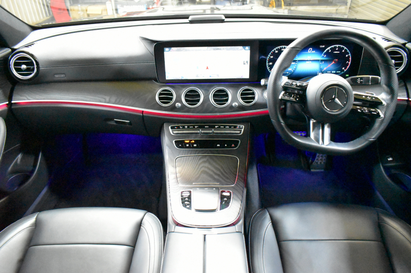 メルセデスベンツ Eクラス E200 ｽﾎﾟｰﾂ ｴｸｽｸﾙｰｼﾌﾞAMGﾗｲﾝｲﾝﾃﾘｱP ﾚｰﾀﾞｰｾｰﾌﾃｨP 1ｵｰﾅｰ 後期型 MEｺﾈｸﾄ 燃費13.1KM 全席ﾋｰﾀｰ黒革 ﾃﾞｨｽﾄﾛ BSM Lﾁｪﾝｼﾞ AMGｴｱﾛ19AW ｷｰﾚｽGO ﾊﾟｰｸﾄﾛ HUD ﾌﾞﾙﾒS ﾏﾙﾁｶﾗｰｱﾝﾋﾞｴﾝﾄ 対話式ﾅﾋﾞ 360ｶﾒﾗ 2年保証